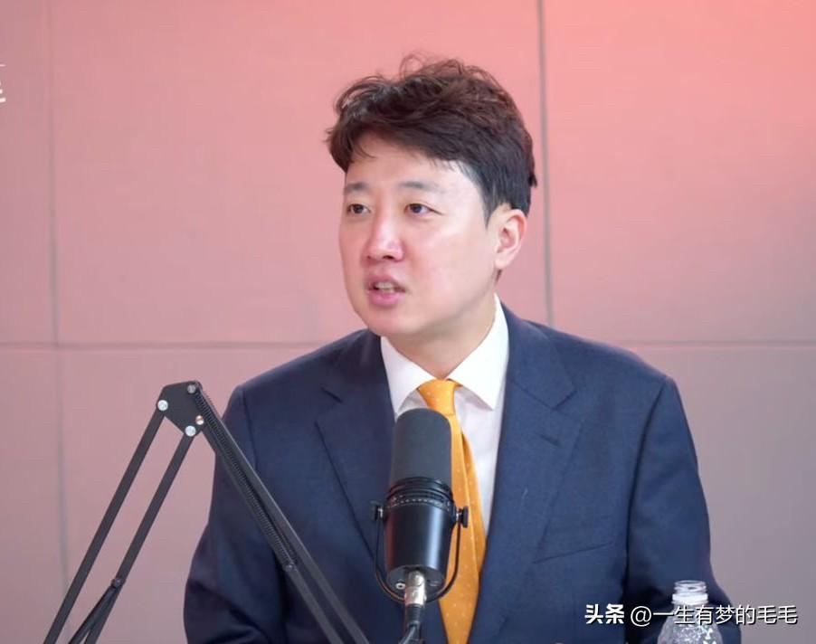 3月10日，韩国改革新党党首李俊锡指出国民力量党前一日发布的“断尹”宣言系吴世勋