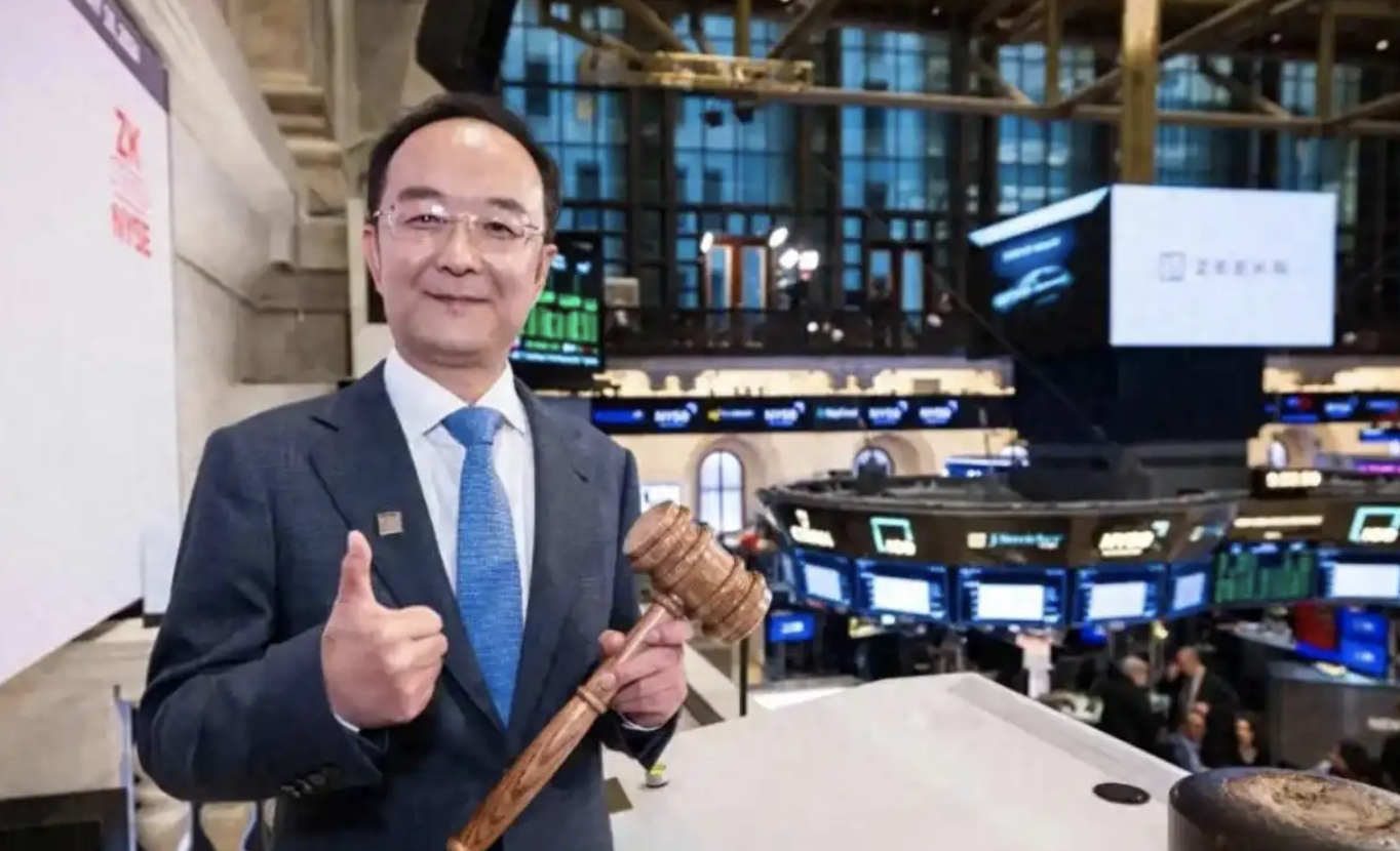 吉利汽车控股有限公司宣布公司管理层架构变动，自2026年8月18日起，李书福辞任