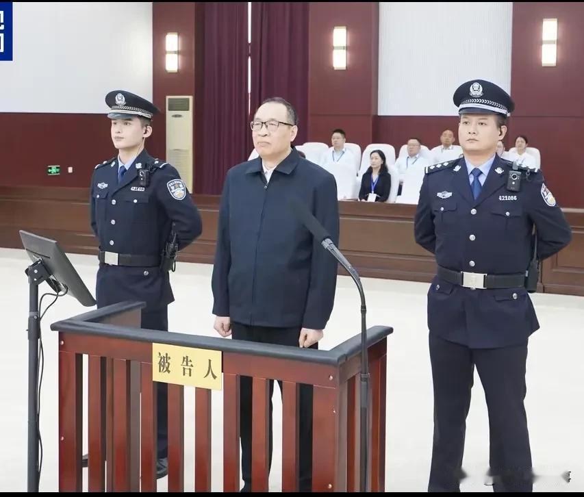 贪污3.86亿元，判终身监禁，不得减刑、假释。
一个律师朋友对我说过这样一句话: