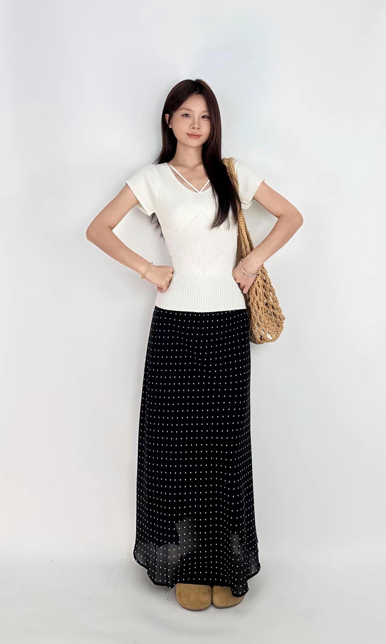 春夏爱穿的波点半裙。春天的美只有裙子才配 早春新衣穿搭