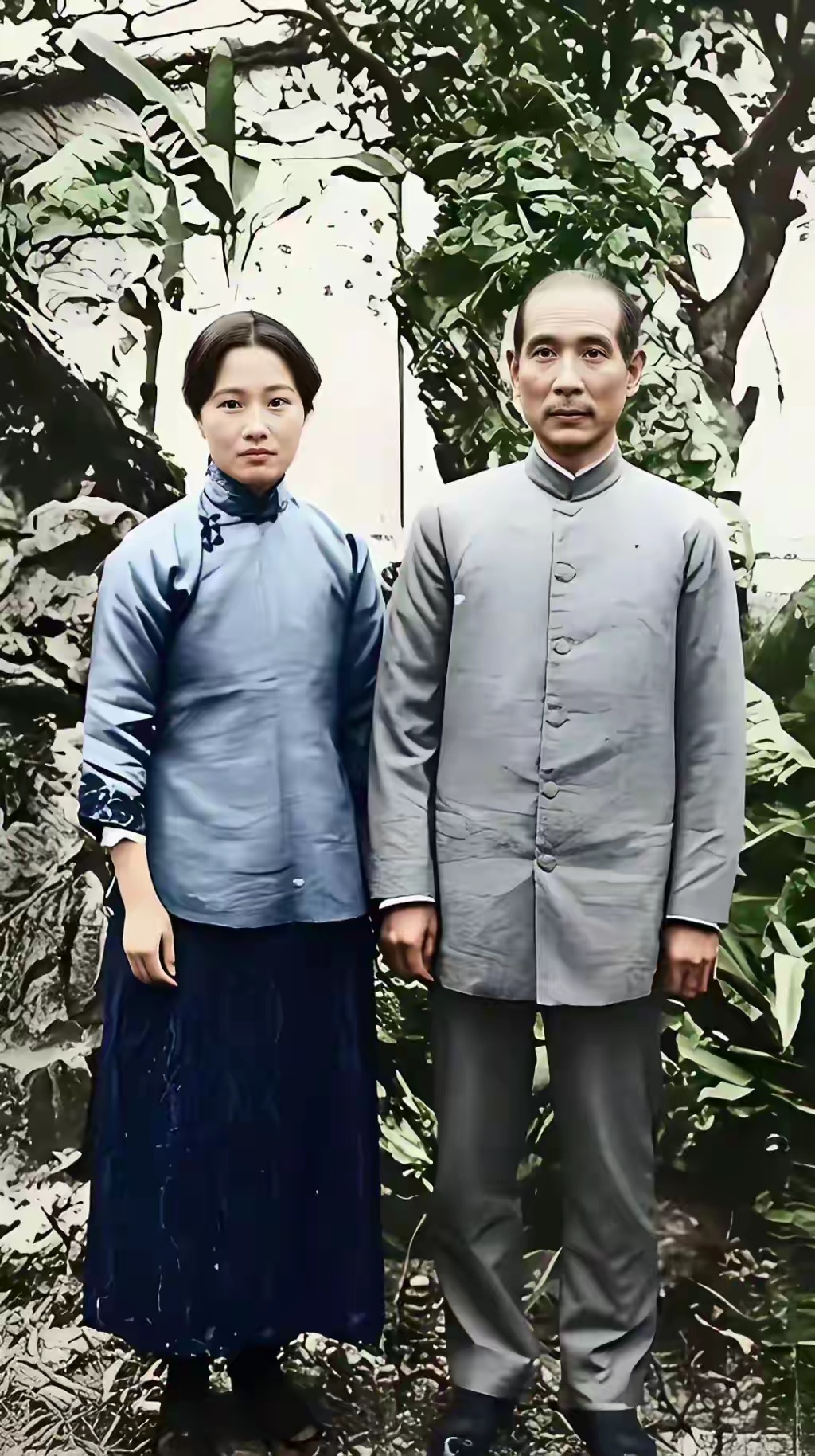 1917年，孙中山先生和宋庆龄在广州的合影。 