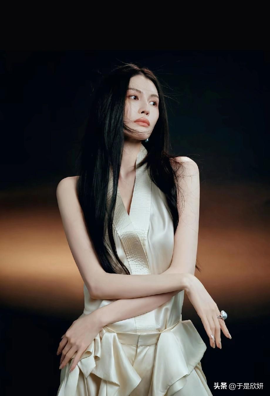 谁懂啊！看到何穗最新的状态，再想起她如今的生活，全网都在问：何穗到底是命太好，还