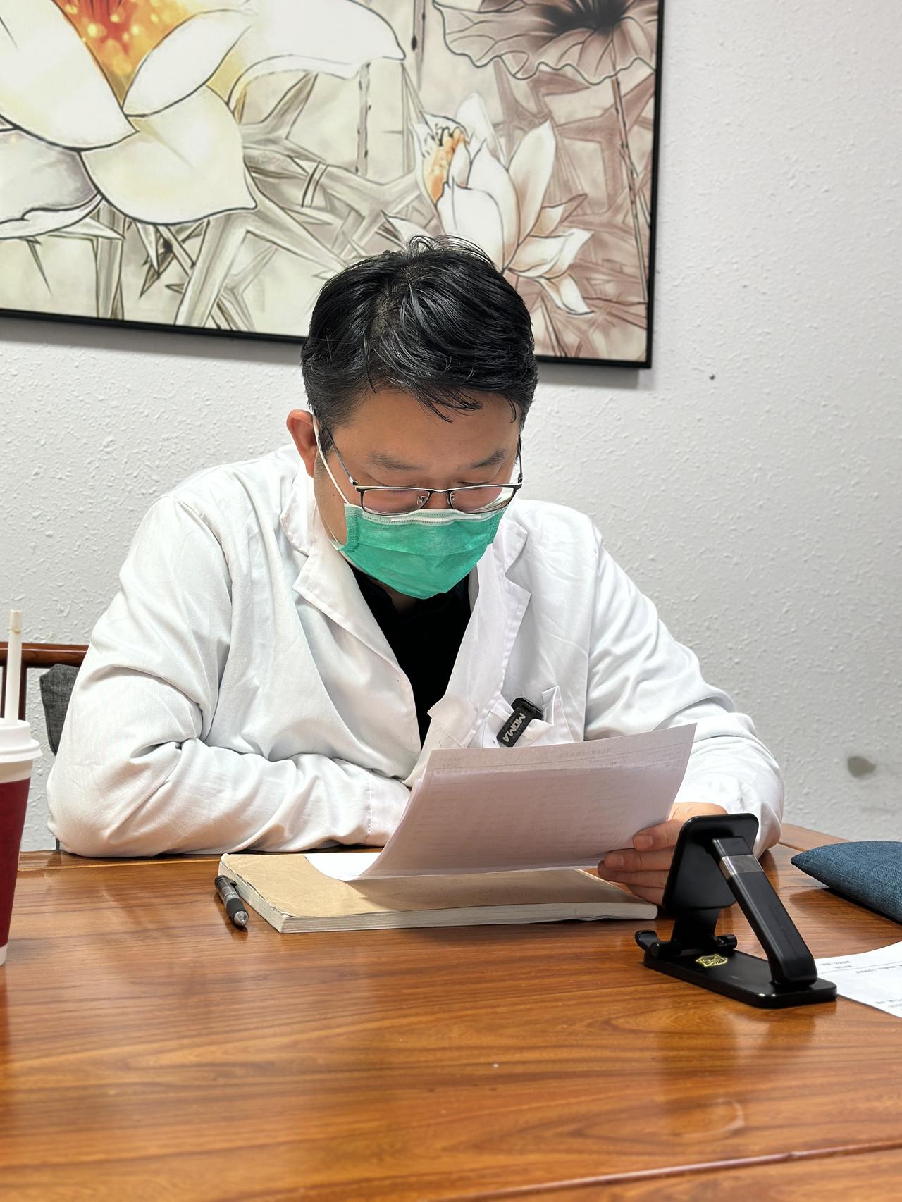 高血压只是降压？我再说一次：90% 的人越治越糟！根源在这里
大家好，我是中医张