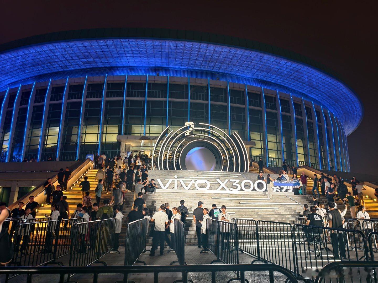 来啦来啦～今天来看巨出片的vivo X300系列新品发布会了！！！不仅如此，我还