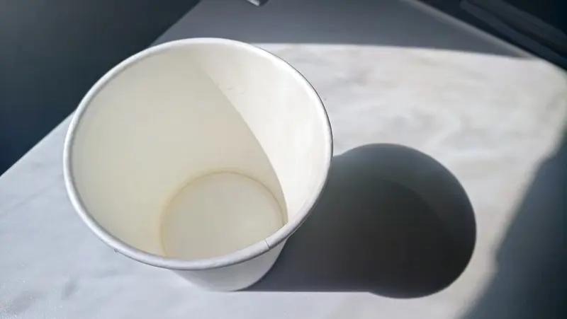 建议少用一次性纸杯装热水！5月22日，浙大研究：装热水会释放大量微塑料，连喝3杯