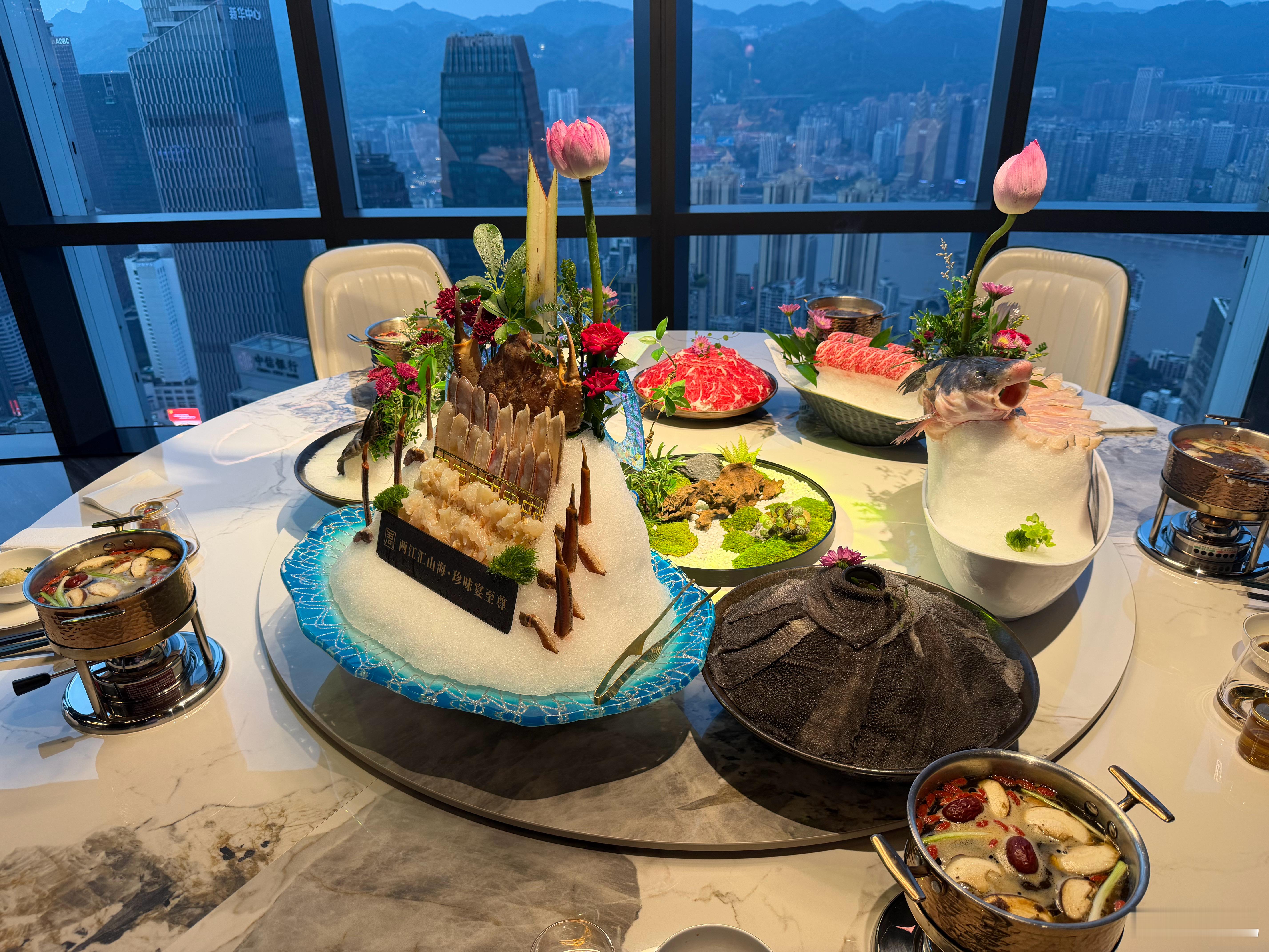 在重庆吃顿火锅，给俺小棉袄过12岁生日。 