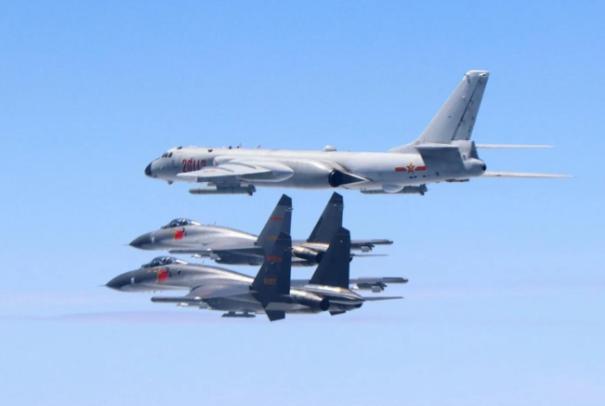 根据台防务部门相关通报，解放军军机近期恢复在台海周边的常态化巡航行动，相关动态持