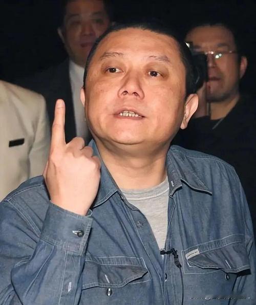 王朔的这番话，道尽社会现实： “人的起点，都是娘胎；终点，都是棺材；中间就是人生