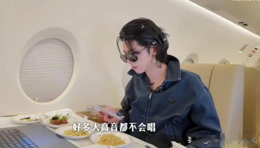 我朋友问我，华晨宇说国内没几个真会唱高音的，这话是不是太得罪人了？

朋友觉得，