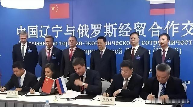 中俄背靠背稳住大局！西方深陷东欧泥潭，中国默默蓄力熬熟台海最佳时机
 
国际博弈