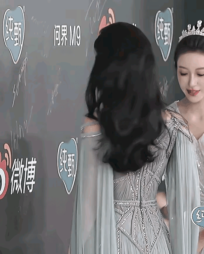 这是谁？刘诗诗吗？这个回眸太惊艳了，被惊到，心跳慢了半拍！