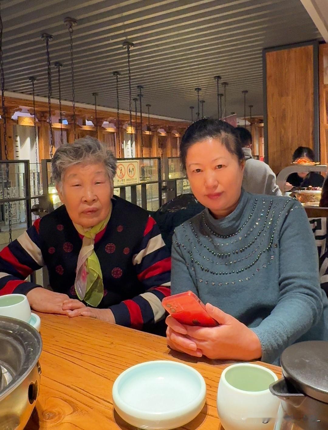 我要回大连啦！

半个月前，我从大连坐高铁回到了抚顺老家的妈妈身边。

今天，我