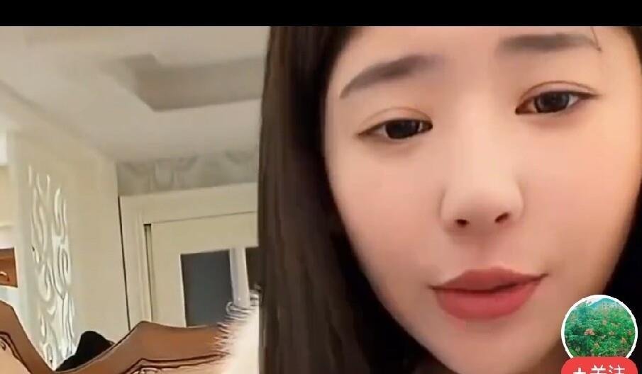 黄一鸣喝多了开直播，口齿不清摔倒又爬起来骂网友，还亲口说孩子就在跟前 ​​​