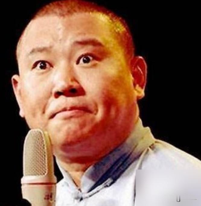 劝你别惹一个记仇的相声演员。2013年11月19日，北京台长王晓东病逝，次日，郭