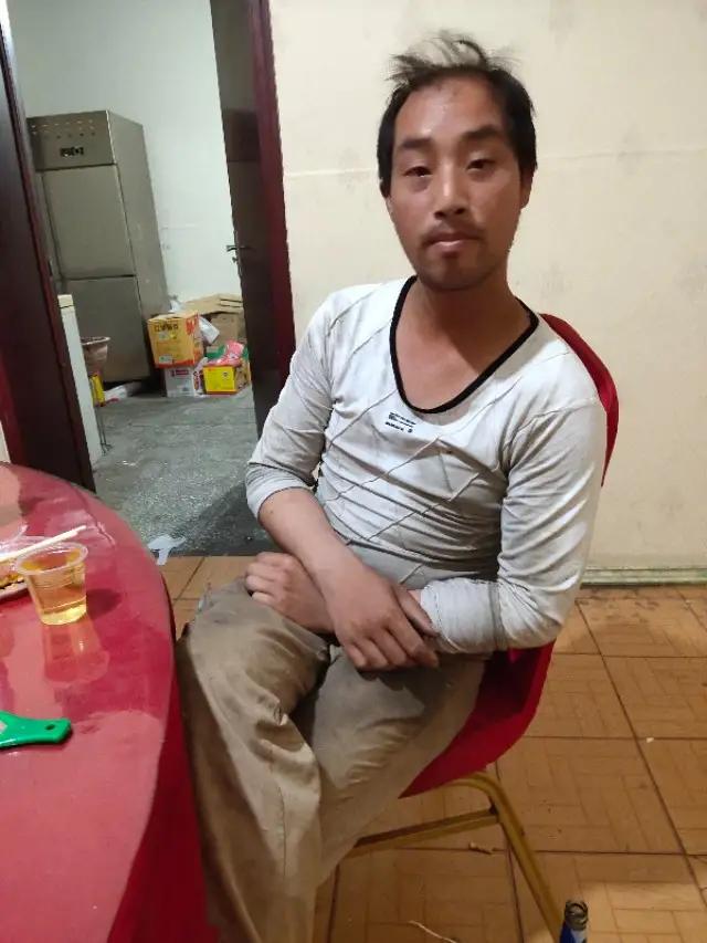 什么是美……村里的网红现实生活里很普通，谈不上漂亮，颜值一般，无非能跳会舞罢了，