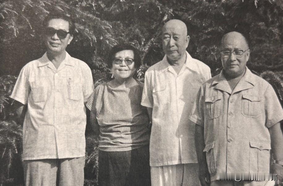 1983年，老同志张秀山与曾在东北局（中共中央东北局）工作时期的两位秘书谈立人、