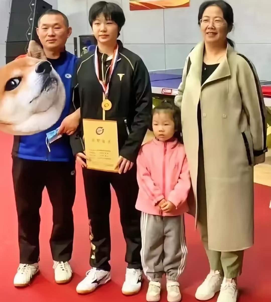 蒯曼出生于书香门第，其父母都是‌教师‌，其父亲蒯本军是江苏某中学的物理老师，母亲