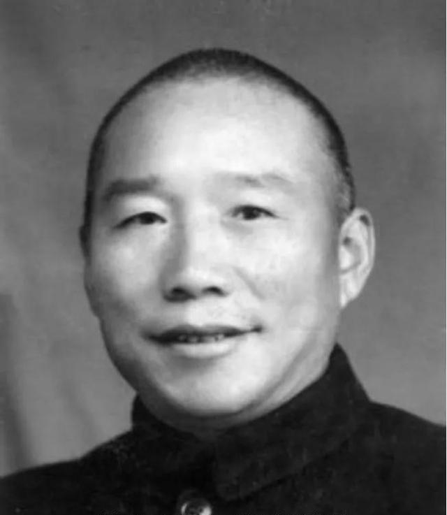 1948年，国军的一名伙夫和大部队走散了 被解放军拦下，解放军看他年纪大，便发了