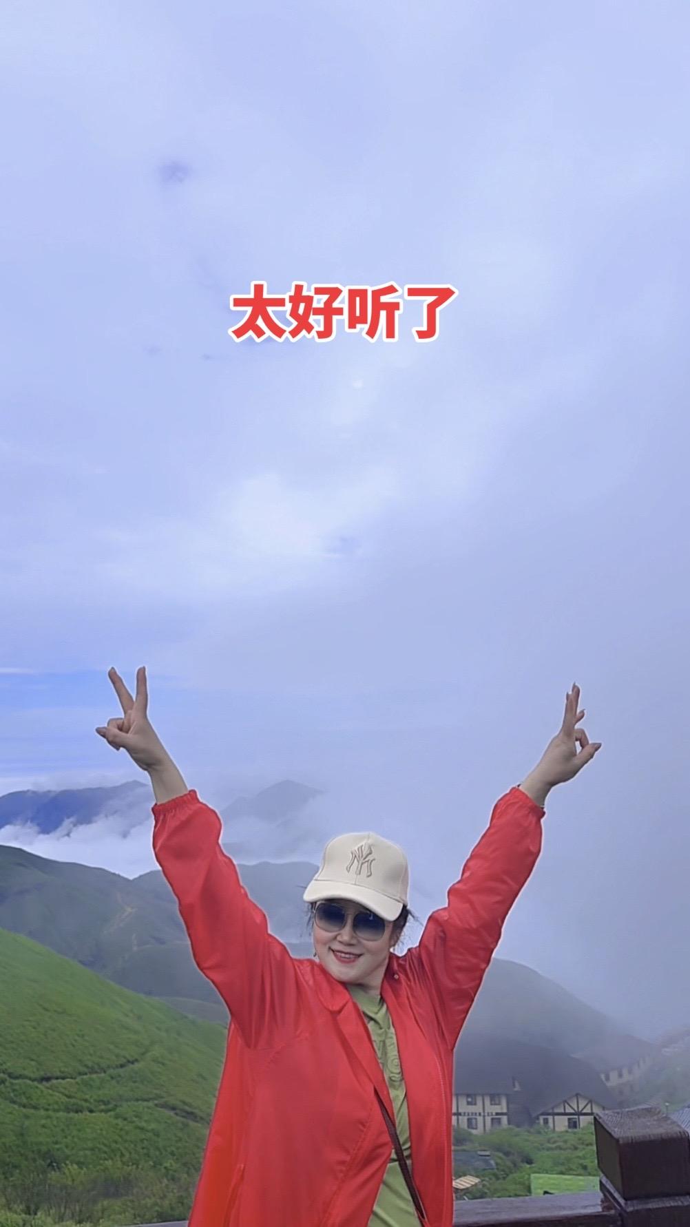 喜欢五月，喜欢这漫山的绿，喜欢这漫游的云。 不慌不忙，自在生长，愿我们...