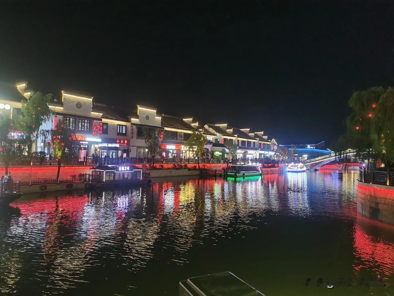 如果你缺少真情，又珍惜真情，那么真情无价，
如果你什么都不缺，那就自己玩吧！
外