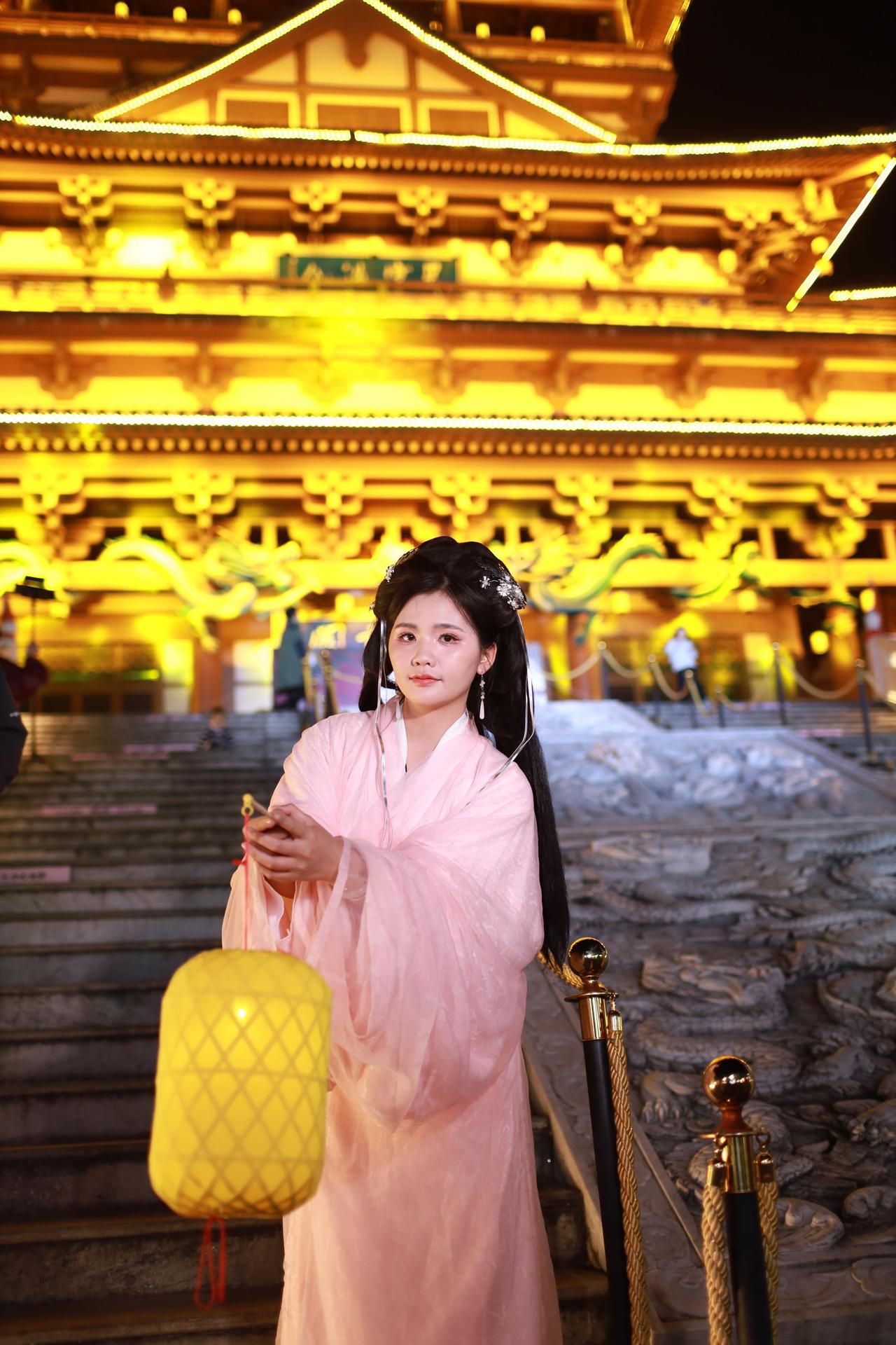 偶遇古镇，随拍几张我拍出的宿命感照片 古风slomo 我的旅拍日记 穿越古画只为