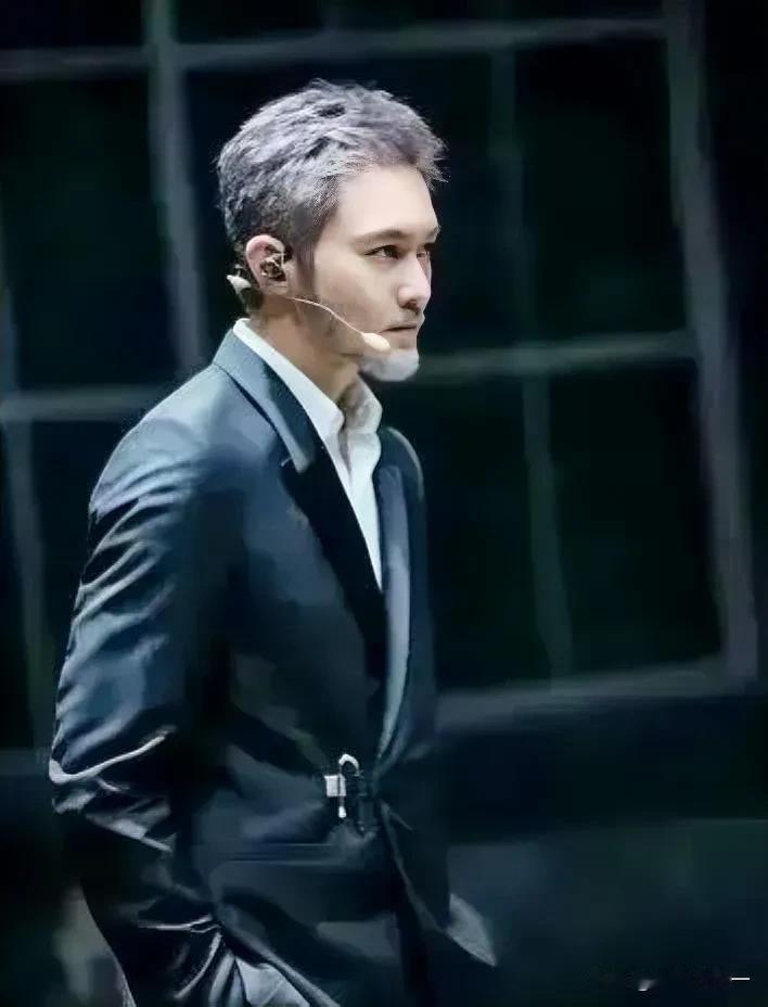 张智霖这是聘用了吴秀波的造型师吗[捂脸]