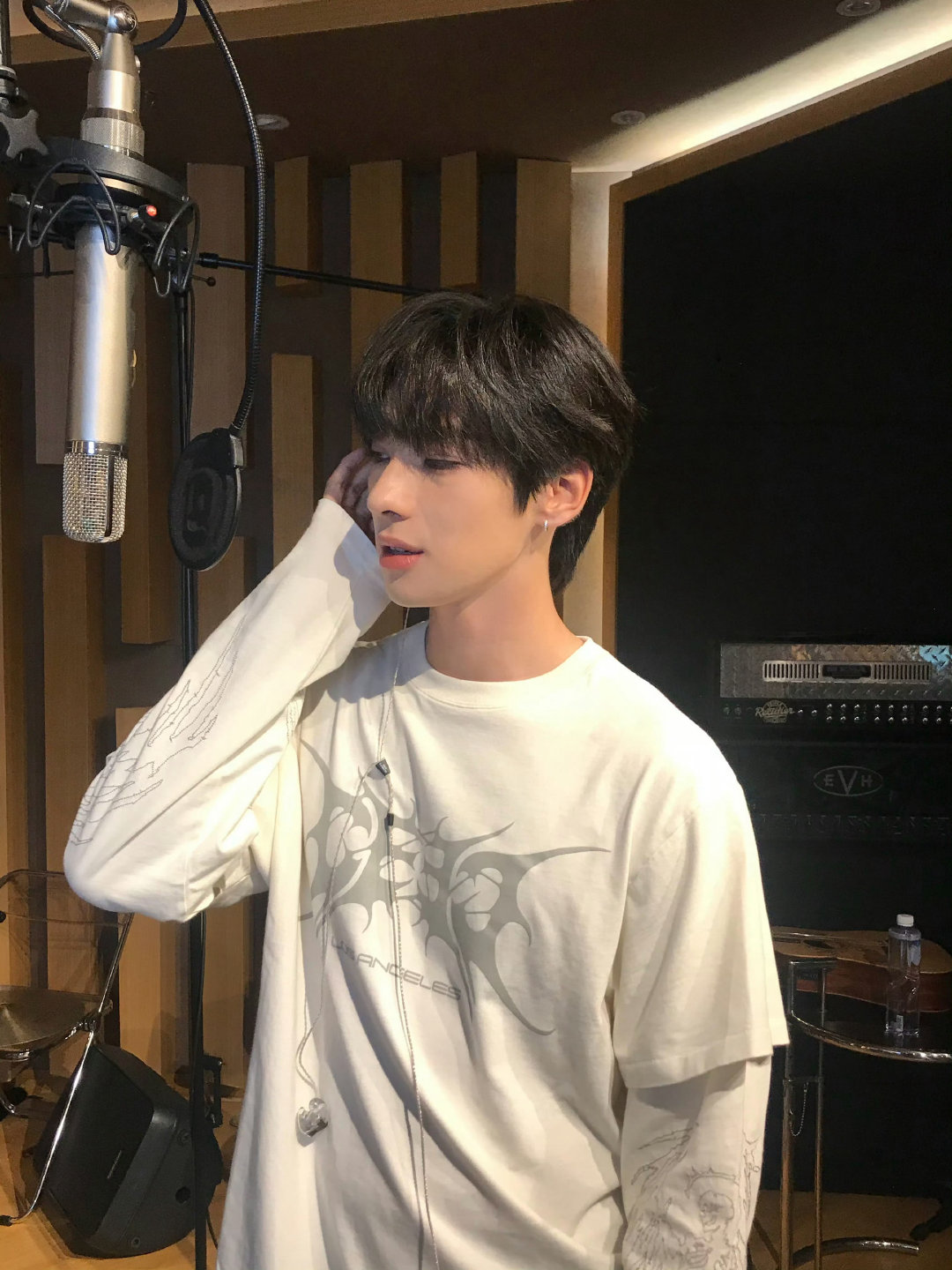 颜安回应粉丝读信时也太圈粉了！一句“信是私聊”守住边界感，既尊重粉丝又暖心回应会