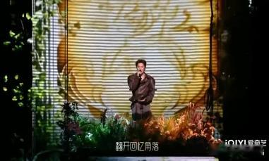 侯明昊 好听 侯明昊的歌声就是我的精神食粮！每次听到他唱歌，我的灵魂都能得到滋养