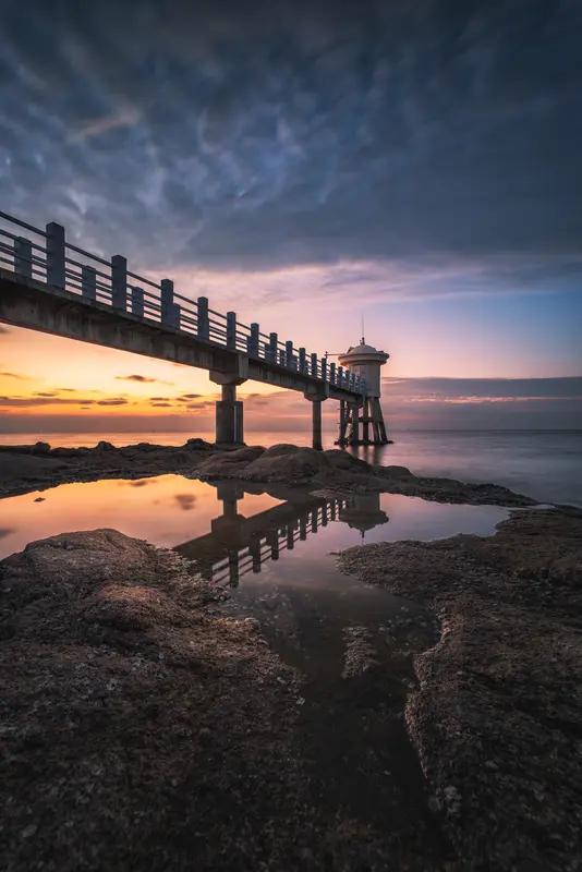 岁月沉香

最美的风景，竟在这方寸之间。

我们都曾追逐过山川湖海的壮阔，迷恋过