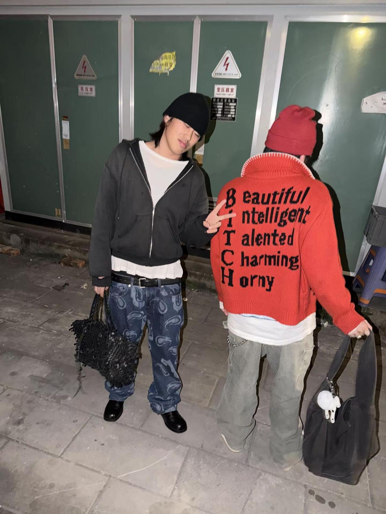 不知道配什么bgm，但穿了圣诞配色就这个吧，猛然听到想起来那天晚上很脆弱的时候 