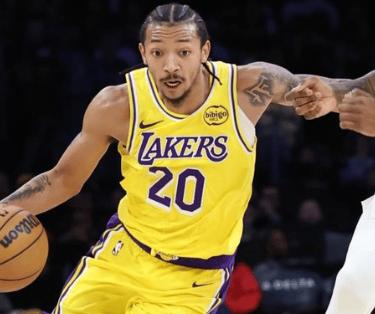 湖人获胜功臣史密斯，励志典范，隐瞒伤病上场，唯一的机会他抓住了！11月4日NBA