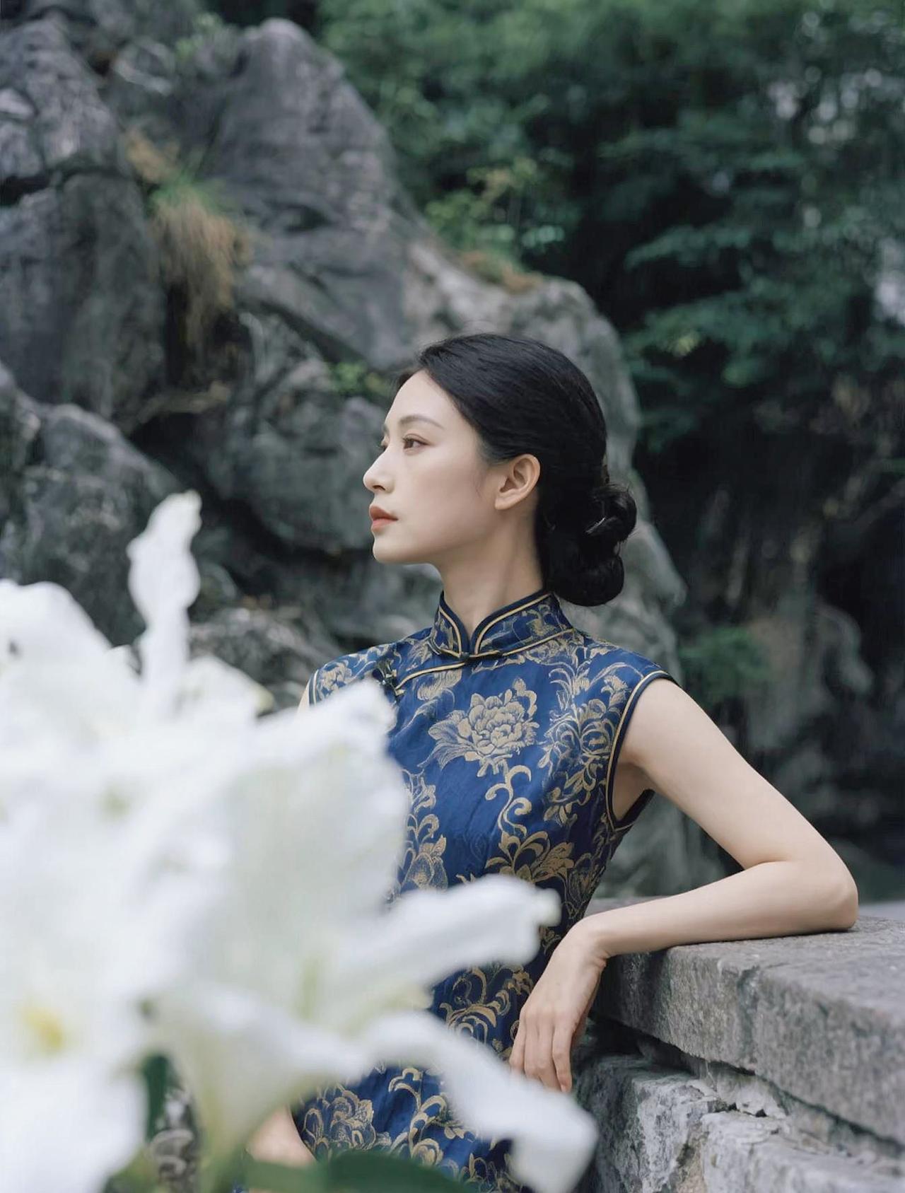 AI石畔旗袍照 抖音ai创作全新升级 户外拍写真 太美了谁拍谁好看 古风写真拍摄