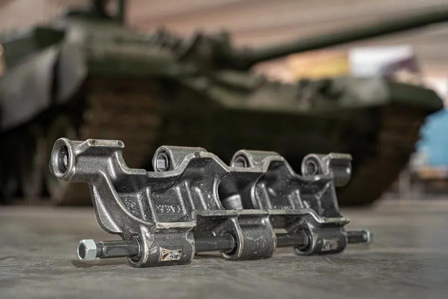 英国将为MT-LB、BMP 和 T-72 生产履带和驱动轮

库克防务公司接到国