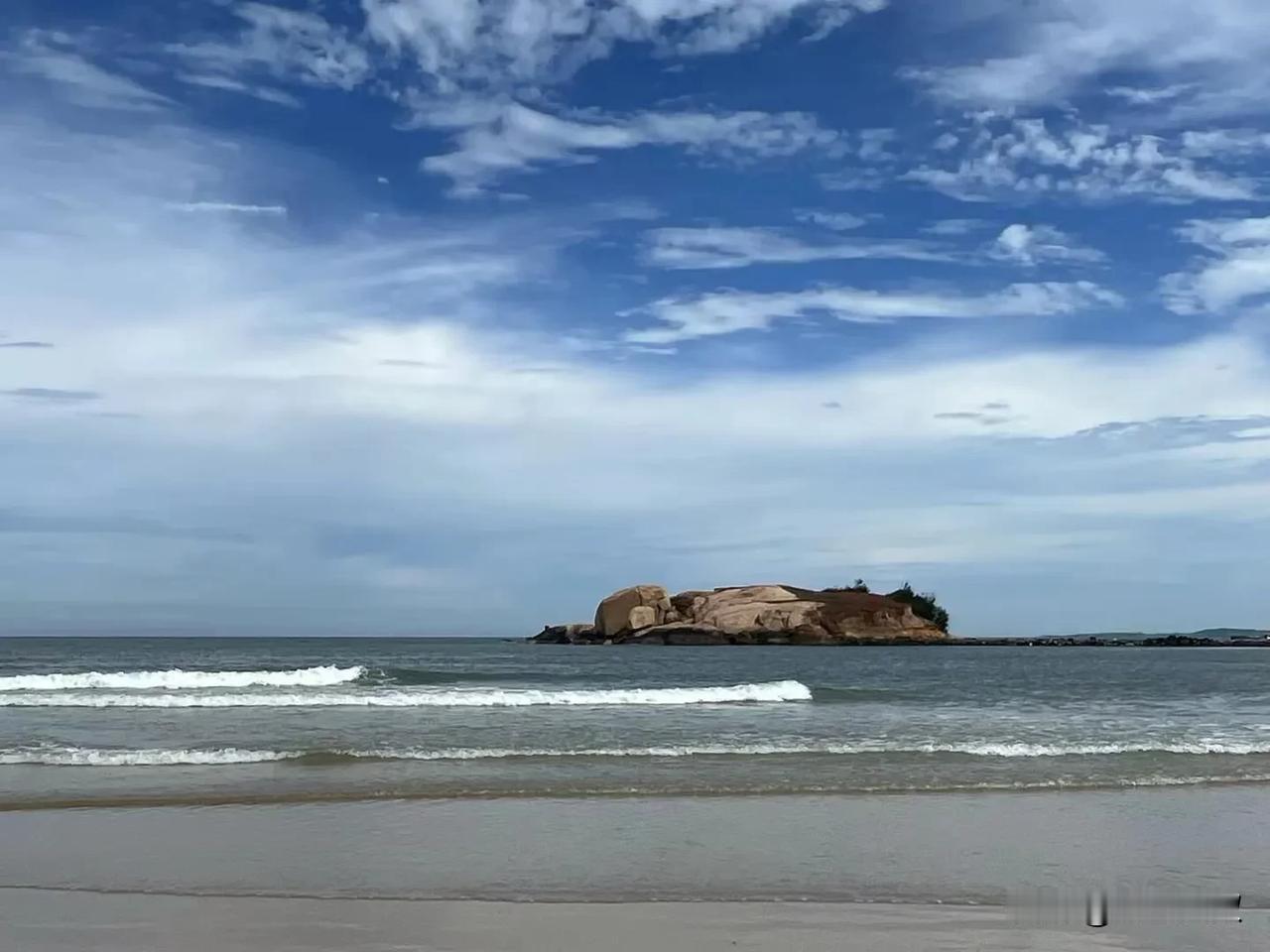 杨绛先生：记住，和周围人搞好关系的秘诀就是，不要和他们分享任何成功的喜悦，和任何