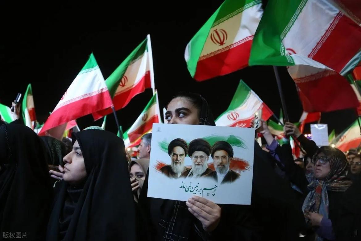 伊朗又开始犯错误了！4月25日，伊朗伊朗国防部发言人礼萨·塔莱伊尼克表示：“如今