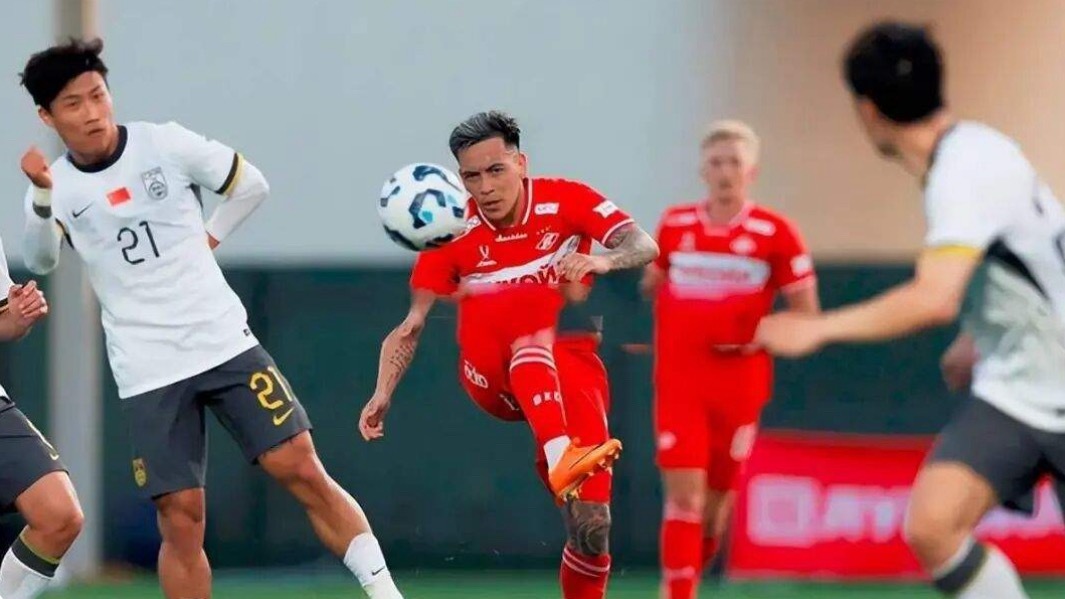 国足在迪拜热身赛中与俄超上游球队莫斯科斯巴达2-2战平。在先丢一球的情况下，凭借