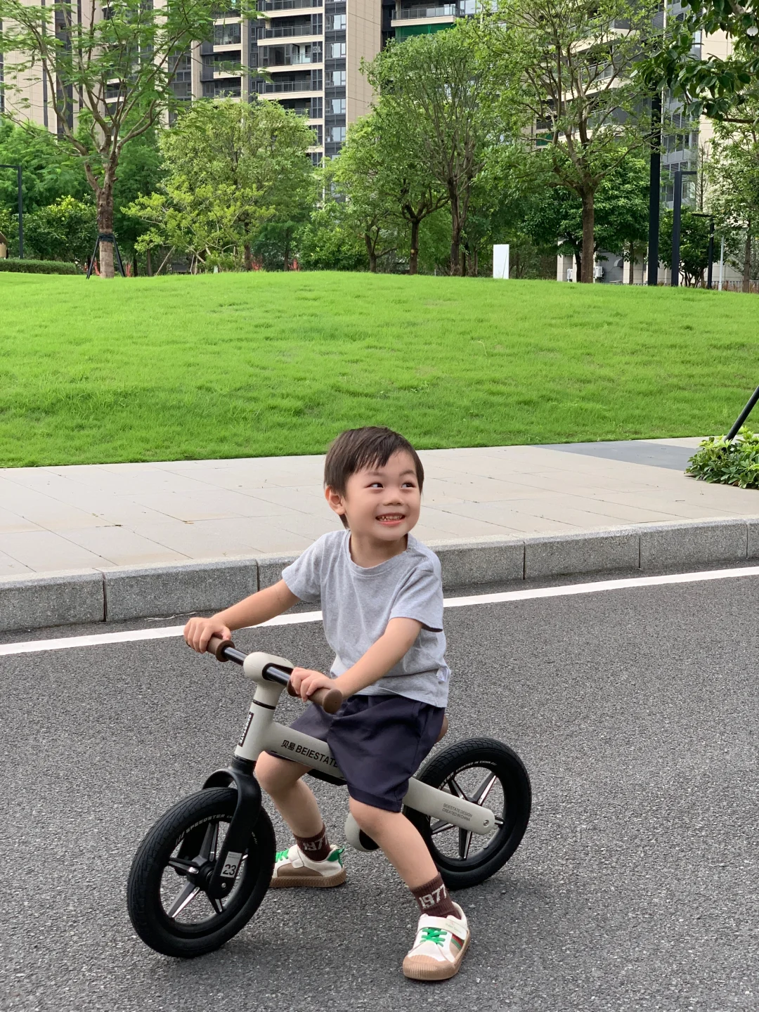 实测！隔壁小朋友馋哭了的平衡车是它！