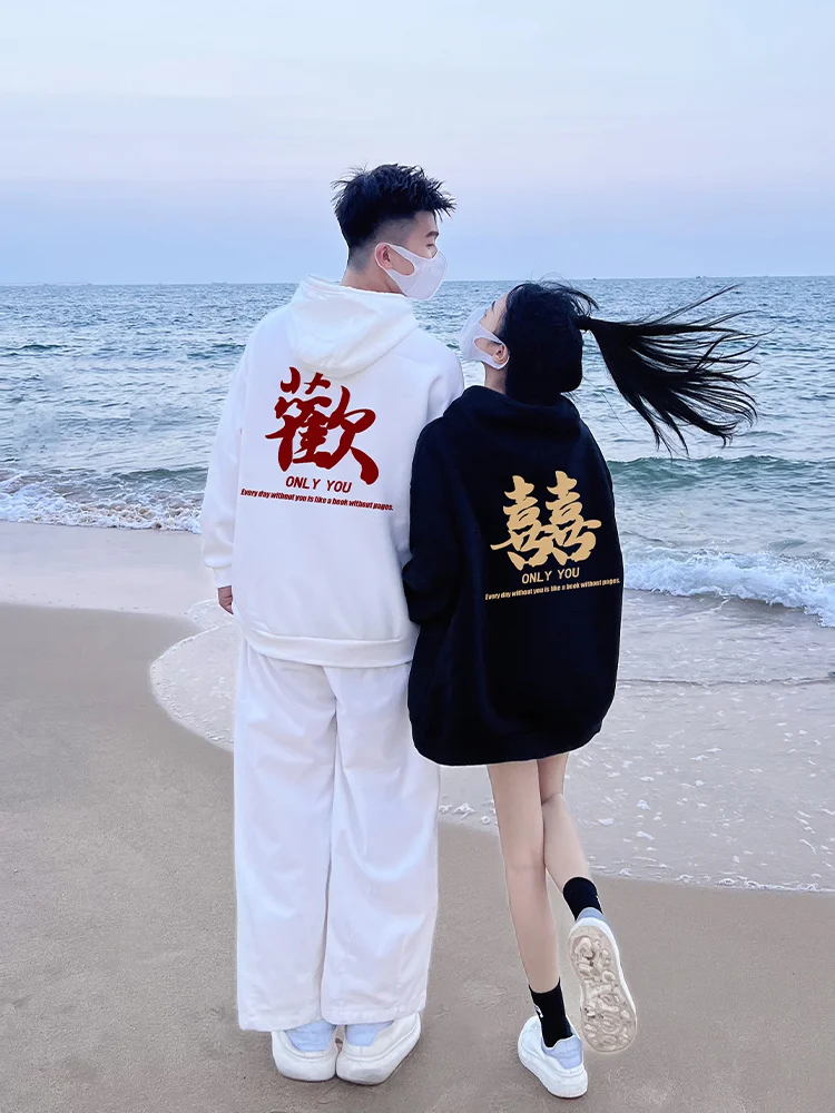 活着最深的痛苦，往往来自一个误会，总以为这世上有人必须爱我们，所有人都被悄悄套上