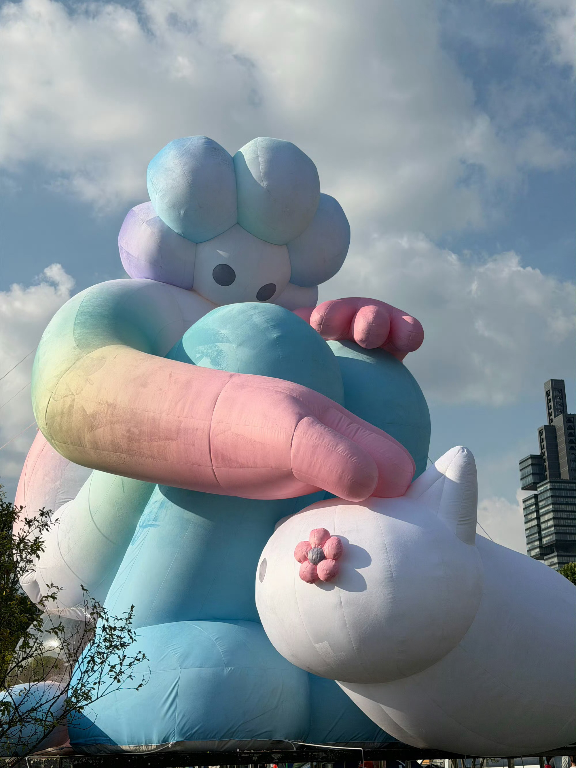 鹿晗把共享充电宝价格打下来了你们知道这个鹿晗有多好吗？不知道的可以来gapday