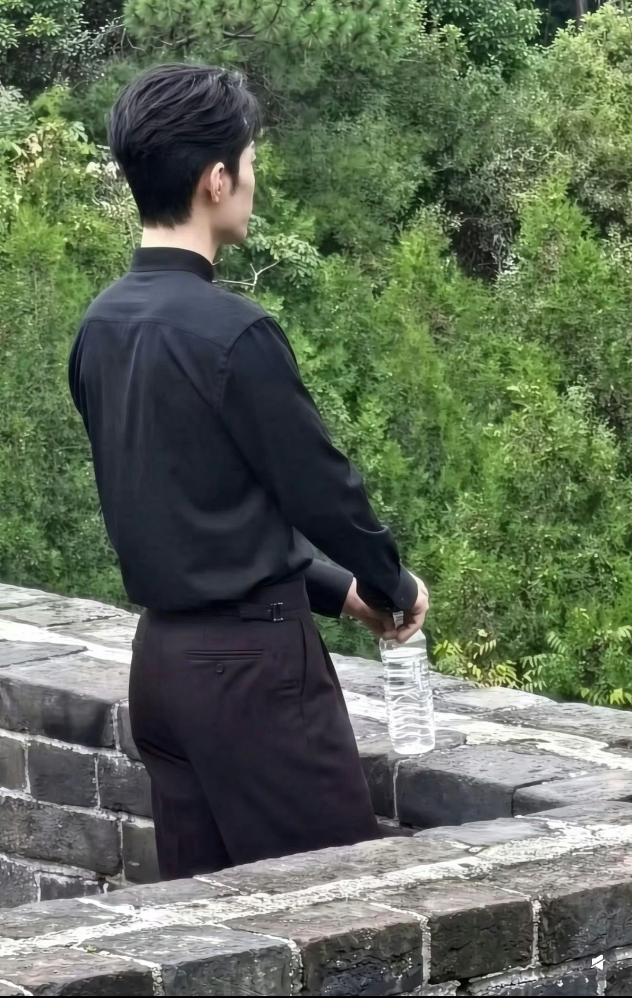 肖战去金山岭长城了爬长城很累的，我就爬不上去，难道是新专辑拍MV？？？？ ​​​