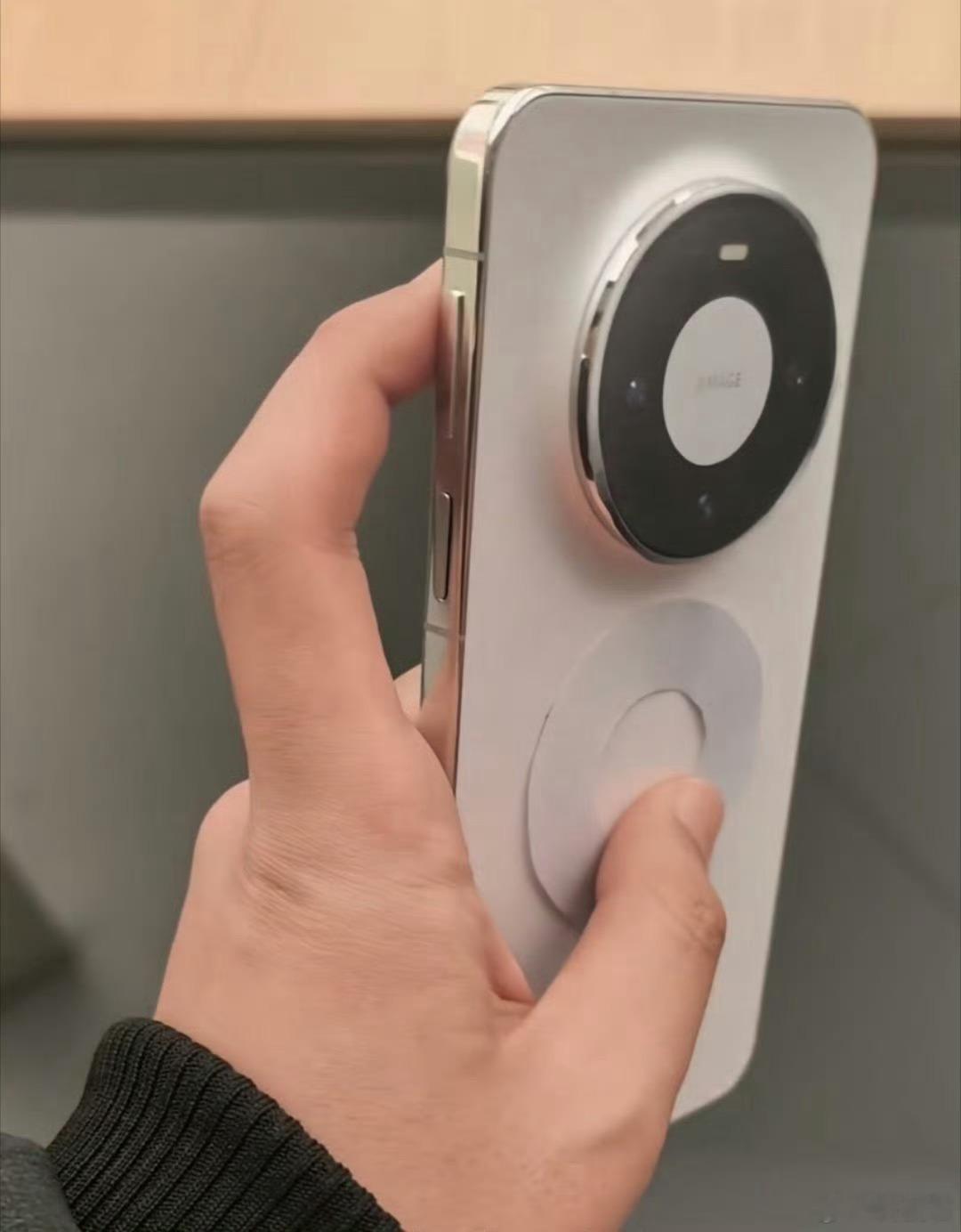 TrendForce下修了2026年全球智能手机及笔记本电脑的生产出货预测，从原