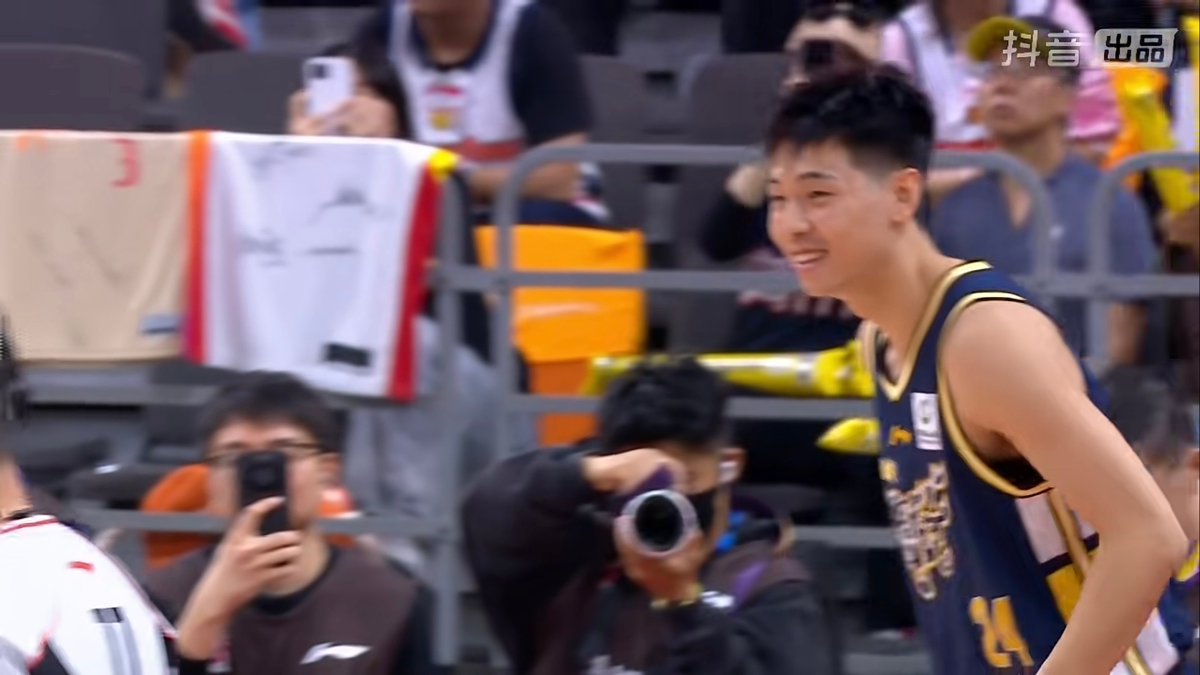 崔永熙登场了，时隔688天再次站上CBA的赛场！广东男篮vs辽宁男篮