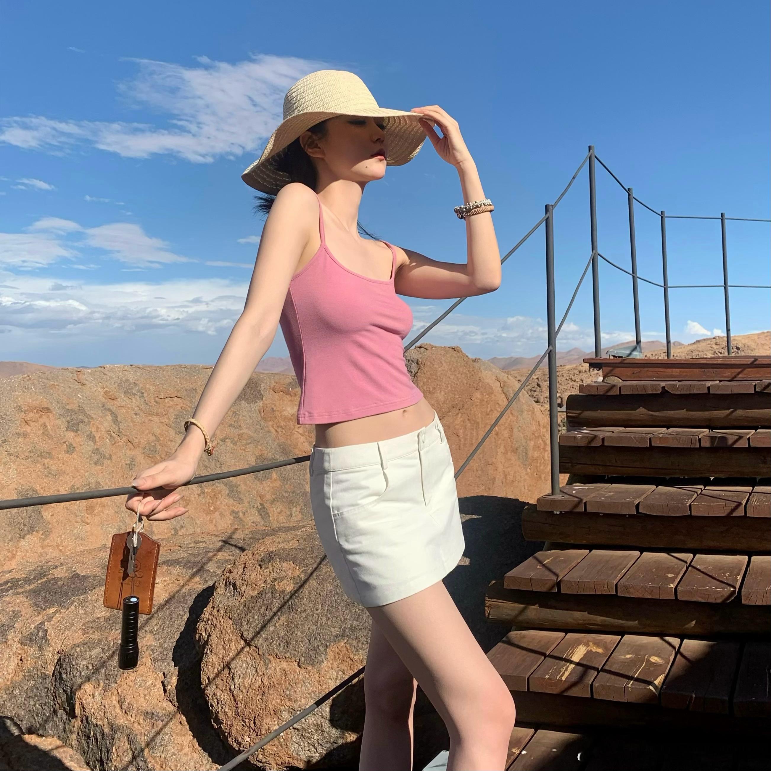 必备：一条极简的纯棉短半裙100%纯棉的 亲肤质感 软软柔柔的 穿着很舒适纯白色