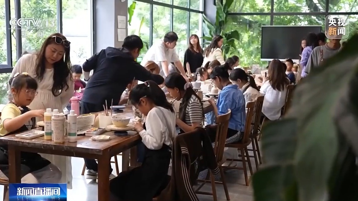 指尖触动市场 “手搓”消费假日火热