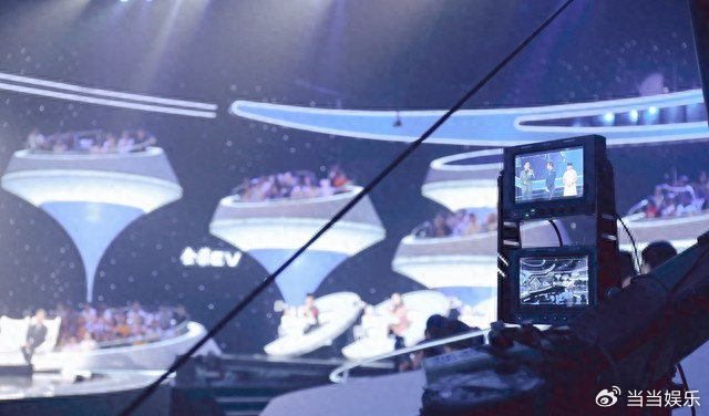 情怀杀拉满 元老级阵容稳如定海神针此次在海口进行录制，李晨这位元老一出现，紧接着