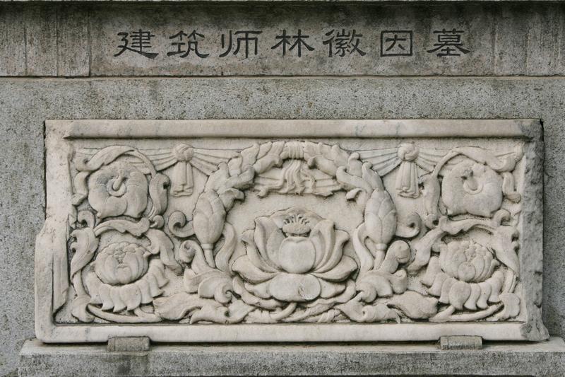 林徽因，是美貌与才华交织的民国奇女子，似三月北京清晨般鲜活，不做舞台主角却为持笔