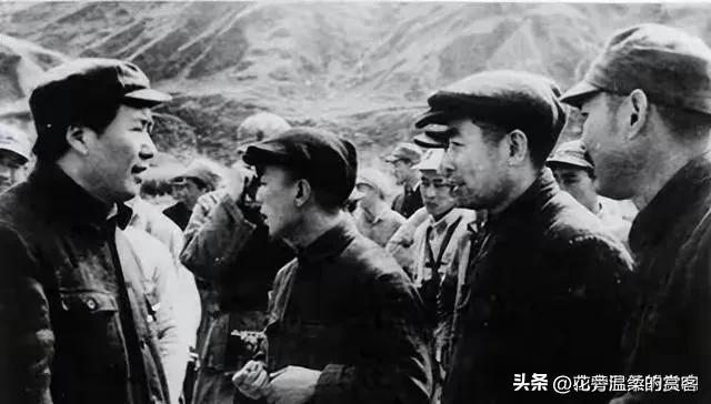 1947年小河会议，陈赓赠百支美式卡宾枪，主席一句话点醒全军
 
1947年陕北