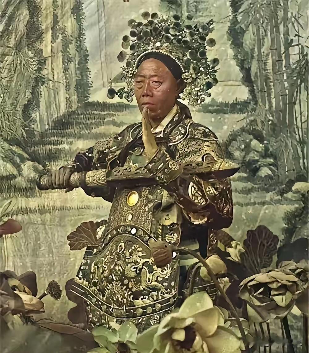 李莲英的精明：慈禧醉后四字御笔，藏着晚清宦海的生存智慧
 
有天晚上，李莲英趁慈