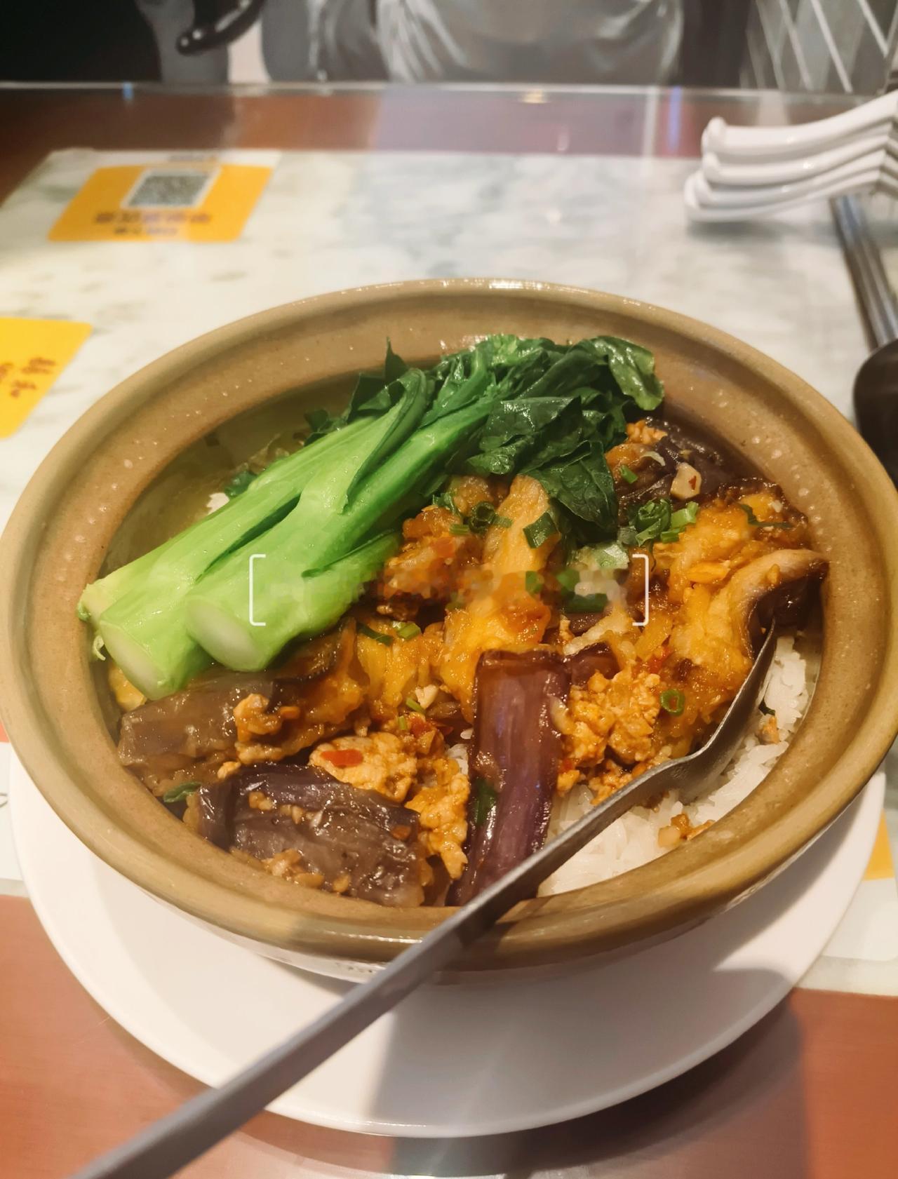 被这碗囍和煲仔饭香迷糊了‼️
📍广州 囍和煲仔饭·广州地标美食(杨箕店)
谁懂