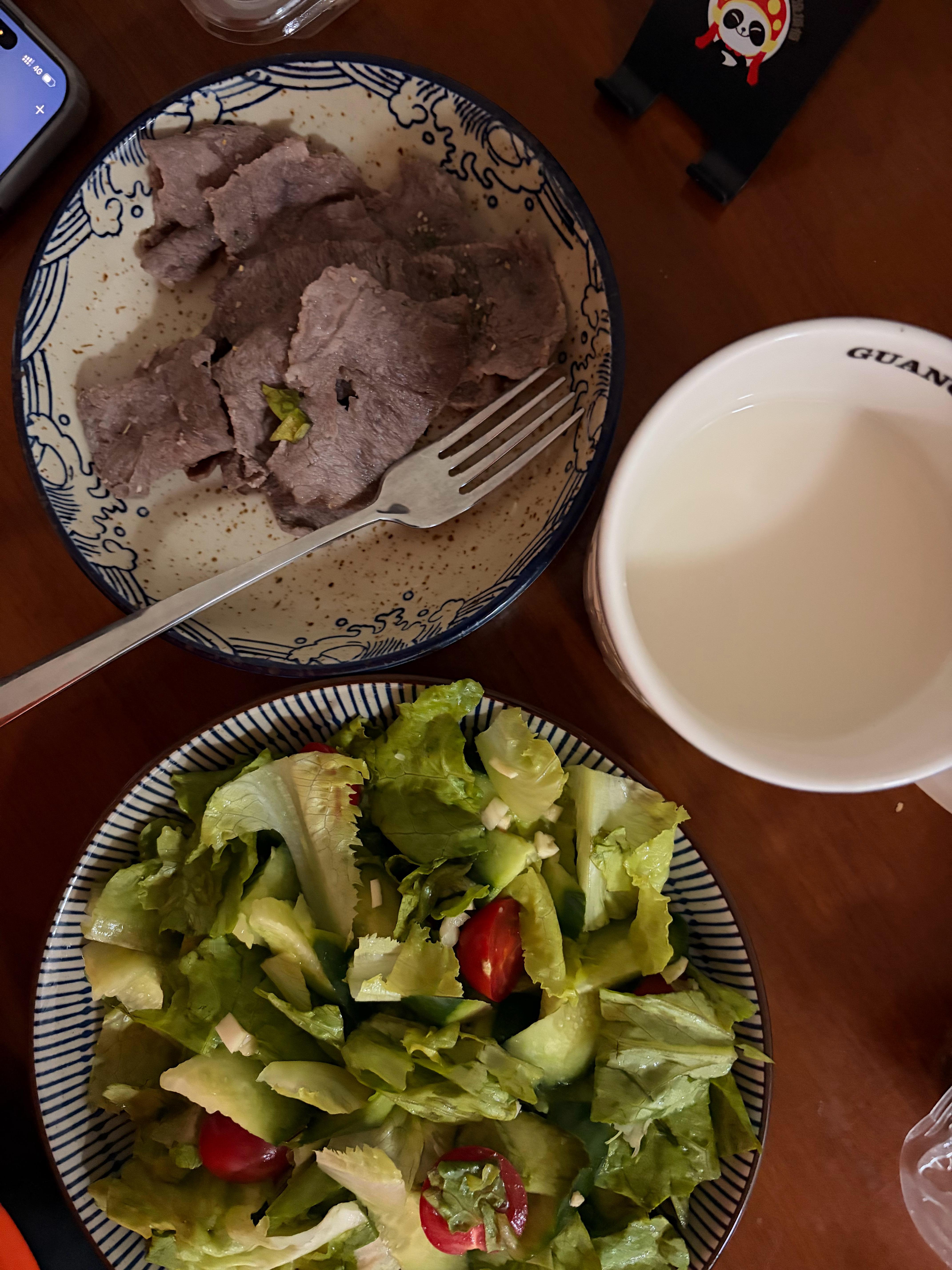 晚饭吃的啥？明后天还要上班……9️⃣命……累的叹气的气儿都没说好减脂的来打卡了，